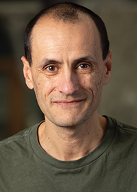 Claudio Gratton receives Vilas Distinguished Achievement Professorship